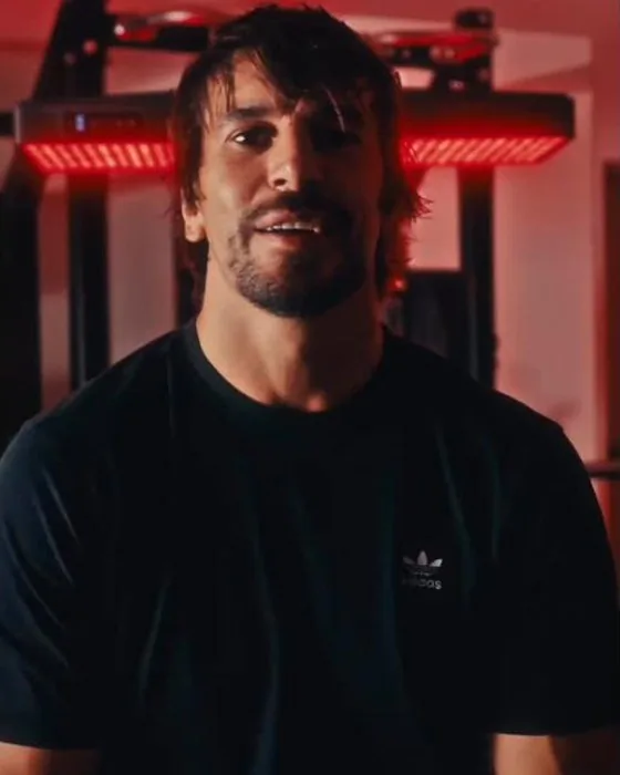 Eben Etzebeth speaking to camera under a MedWave red light panel